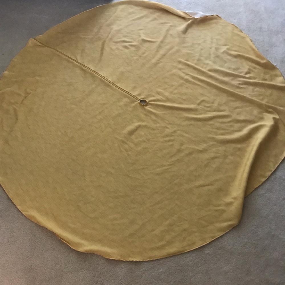 Yellow gold round outdoor tablecloth